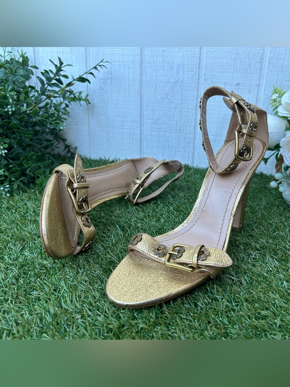 COACH Gold Ankle strap sandals  Sz 8 brand new party shoes elegant heels - Picture 11 of 16
